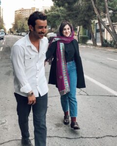 Ali Shadman Instagram - تو برای من زیبا‌ترین دُختر جهانی تو برای من عاشق‌ترین خواهر جهانی تو برای من «دلیلی» و تمام ترجمه‌هاش . تو انگیزه‌ای، بُرهانی، جَهتی، سَببی تو علت من ، تمامِ من ، جاودانگی منی تو فراتر از من ، وَط/تن منی ... تولدت مُبارک آرینای من اُستخوان من 👼🏻♥️