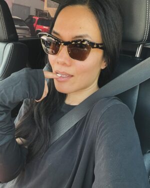 Ali Wong Instagram - CHICAGO! We’ve added a 4th show Monday 3/25 The first 3 shows are SOLD OUT. Tix and info in bio ⬆️ 🔗 🎟️ 

Anyone else in their 40s and wearing UV sleeves while driving now?