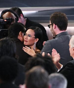 Ali Wong Instagram - 🥩 🏆 🙌

🙏 
Styling: @taraswennen 
Makeup: @danielmartin 
Hair: @claytonhawkins 
Nails: @thuybnguyen 
Dress and Bag: @louisvuitton 
Jewelry: @chopard 
Shoes: @brandonblackwoodnyc 

Photos S3, S7, S8: AP/Invision for the Television Academy, © Television Academy