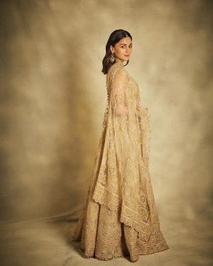 Alia Bhatt Instagram - ✨☀️🫶🌝