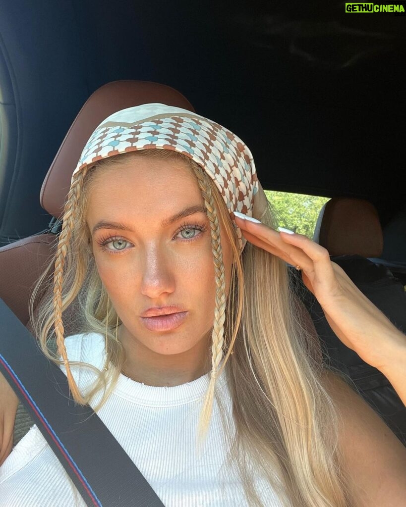 Alica Schmidt Instagram - Road tripping 🌞 Tuscany, Italy