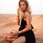 Alica Schmidt Instagram - Ad/ La Vie est Belle❤️‍🔥 Der neue Duft von @lancomeofficial official ist der erste Oud Duft aus der La Vie est Belle Reihe. Ich selbst trage den Duft jetzt schon länger und wurde in den letzten Wochen echt oft darauf angesprochen. Die Duftnote ist der Wahnsinn und setzt sich zusammen aus Signature Irsia Pallida, tiefen Patchouli und einer feinen Nuance sinnlicher Vanille. Die Lancôme Damaszener Rose bildet wie immer das Herzstück und darf natürlich nicht fehlen✨ Schaut unbedingt mal, dass ihr den Duft in die Hände bekommt und selbst riecht. Eine persönliche Herzensempfehlung. 🫶🏽 #Lancome #LaVieEstBelleLExtrait #LancomeFragrance