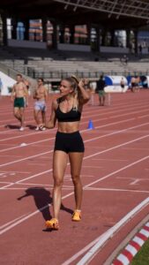 Alica Schmidt Instagram - Throwback to warmer days 🌞 #trackandfield #tenerife