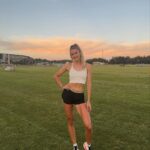 Alica Schmidt Instagram - Today was one of the top 3 toughest sessions in my life ☠️😮‍💨 Putting in some work here 💪🏼 (ps: the pictures are not from today, there was no smile possible 😂) #trackandfield #400m