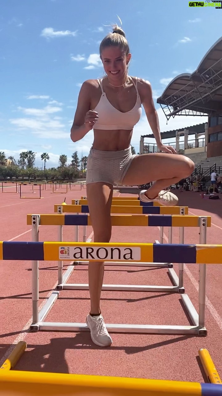 Alica Schmidt Instagram - Warm-up drills✌🏼☺️ #trackandfield #running #sprint #hurdles