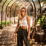 Alica Schmidt Instagram - Anzeige/ Sunny days in December 🥰🎄 📸 @manueleitel #BOSSeyewear #BeYourOwnBoss #capetown #trainingcamp