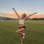 Alica Schmidt Instagram - Today was one of the top 3 toughest sessions in my life ☠️😮‍💨 Putting in some work here 💪🏼 (ps: the pictures are not from today, there was no smile possible 😂) #trackandfield #400m