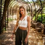 Alica Schmidt Instagram - Anzeige/ Sunny days in December 🥰🎄 📸 @manueleitel #BOSSeyewear #BeYourOwnBoss #capetown #trainingcamp