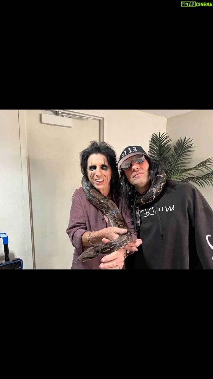 Alice Cooper Instagram - What an honor to spend time with The Master - #Legend #Goat @alicecooper what a wonderful human. Thanks @gastwirth for a beautiful evening - @phvegas - Alice #Soldout