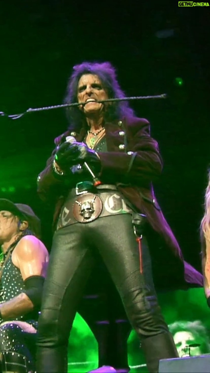 Alice Cooper Instagram - Highland, CA tonight to kick off the Halloween Hootenanny with Rob Zombie....better watch your back 🔪 📸: https://AliceCooper.com/tour