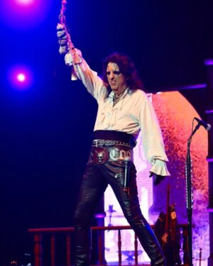 Alice Cooper Instagram - No rest for the wicked. Back on the road in one week!

🎟 https://AliceCooper.com
📸 @bengraves87