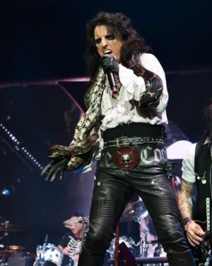 Alice Cooper Instagram - No rest for the wicked. Back on the road in one week!

🎟 https://AliceCooper.com
📸 @bengraves87