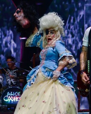 Alice Cooper Instagram - No rest for the wicked. Back on the road in one week!

🎟 https://AliceCooper.com
📸 @bengraves87