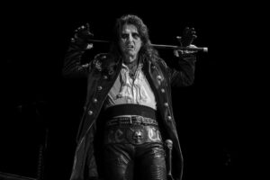 Alice Cooper Instagram - Thank you to all the Freaks who joined us this Summer. The Too Close For Comfort Headline Tour kicks off in two weeks. Until then, we'll see you in your nightmares.

📷 @steve_rose