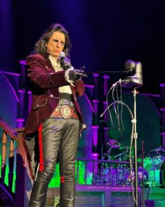 Alice Cooper Instagram - Thank you, Auburn. You were horrific. 🎟 https://AliceCooper.com 📸 @breahna._.v