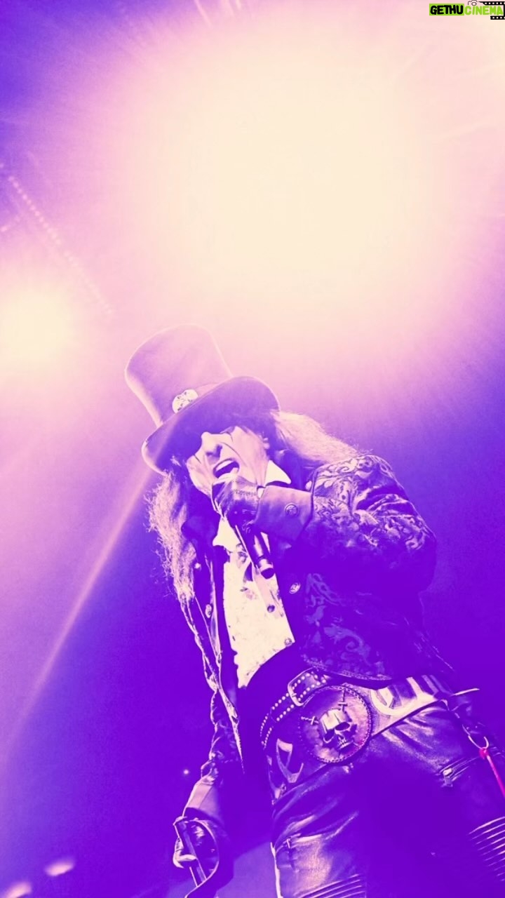 Alice Cooper Instagram - The Freaks On Parade tour continues tonight in Ridgefield, Washington! Will you be there?? Photos by @outtasightphotos_ / Hannah Laney RV Inn Style Resorts Amp