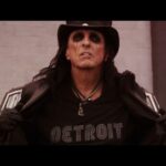 Alice Cooper Instagram – Detroit was attitude. The hard rock capital. The sound of the machines. Now shut up and rock!!

#OnThisDay Alice Cooper released Detroit Stories.
🎧 https://fanlink.to/AliceCooper-DetroitStories