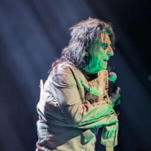 Alice Cooper Instagram - Thank you for a mischievous night in Madison. 🙏 Tonight we bring the fright to Fargo... oh, Geez...

🎟 https://AliceCooper.com/tour
📸 @theauralretentive