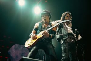 Alice Cooper Instagram - Thank you to all the Freaks who joined us this Summer. The Too Close For Comfort Headline Tour kicks off in two weeks. Until then, we'll see you in your nightmares.

📷 @steve_rose