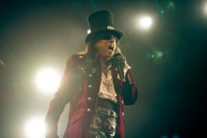 Alice Cooper Instagram - Thank you to all the Freaks who joined us this Summer. The Too Close For Comfort Headline Tour kicks off in two weeks. Until then, we'll see you in your nightmares.

📷 @steve_rose