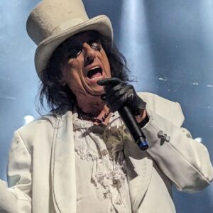 Alice Cooper Instagram - Thank you for a mischievous night in Madison. 🙏 Tonight we bring the fright to Fargo... oh, Geez...

🎟 https://AliceCooper.com/tour
📸 @theauralretentive