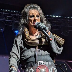 Alice Cooper Instagram - Thank you for a mischievous night in Madison. 🙏 Tonight we bring the fright to Fargo... oh, Geez...

🎟 https://AliceCooper.com/tour
📸 @theauralretentive