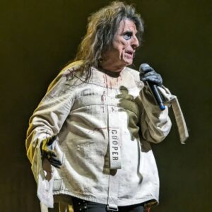 Alice Cooper Instagram - Thank you for a mischievous night in Madison. 🙏 Tonight we bring the fright to Fargo... oh, Geez...

🎟 https://AliceCooper.com/tour
📸 @theauralretentive