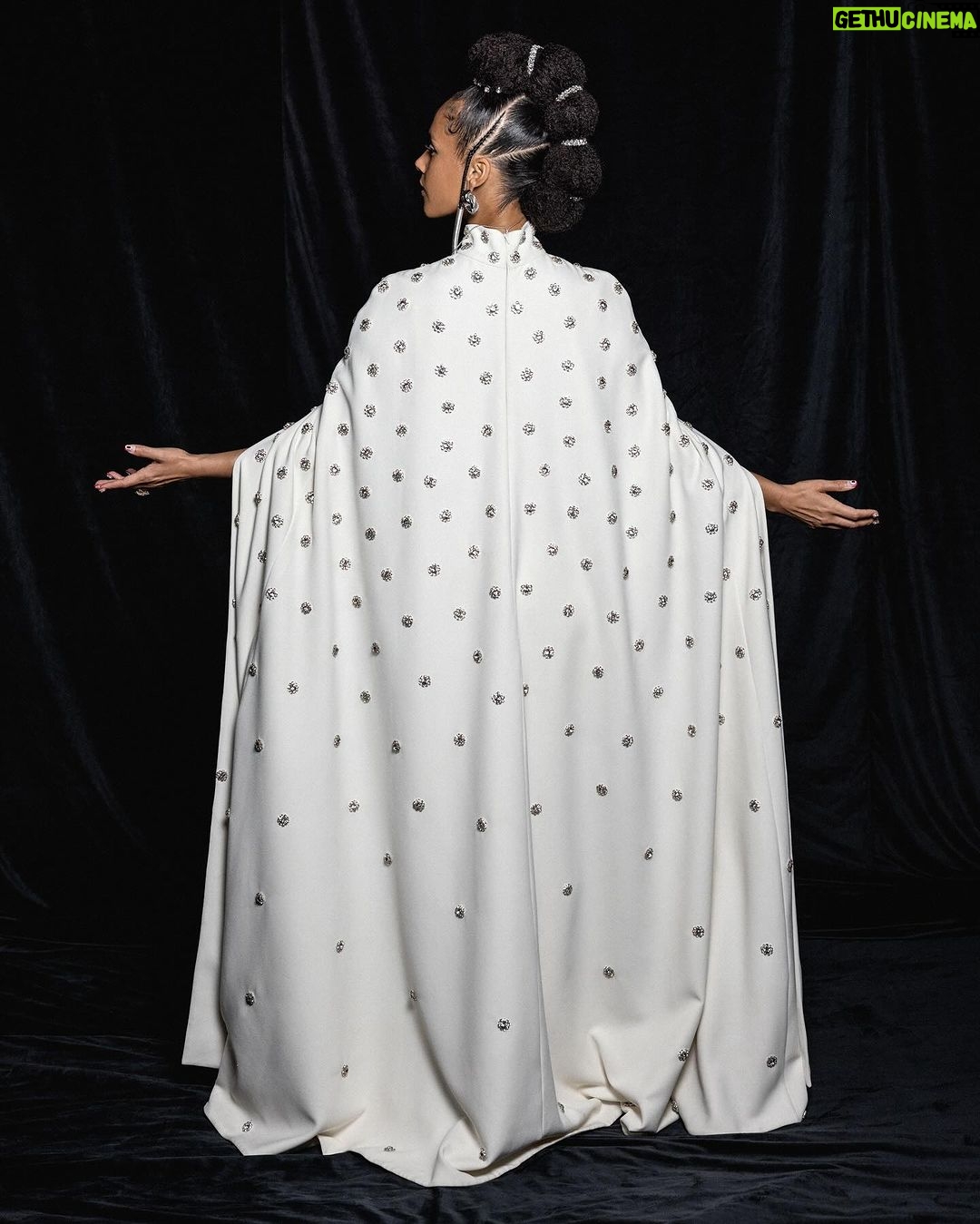 Alicia Keys Instagram - We are superwomen! Itβs not just one day Itβs everyday of the year!!! Shine queens!! ππππ