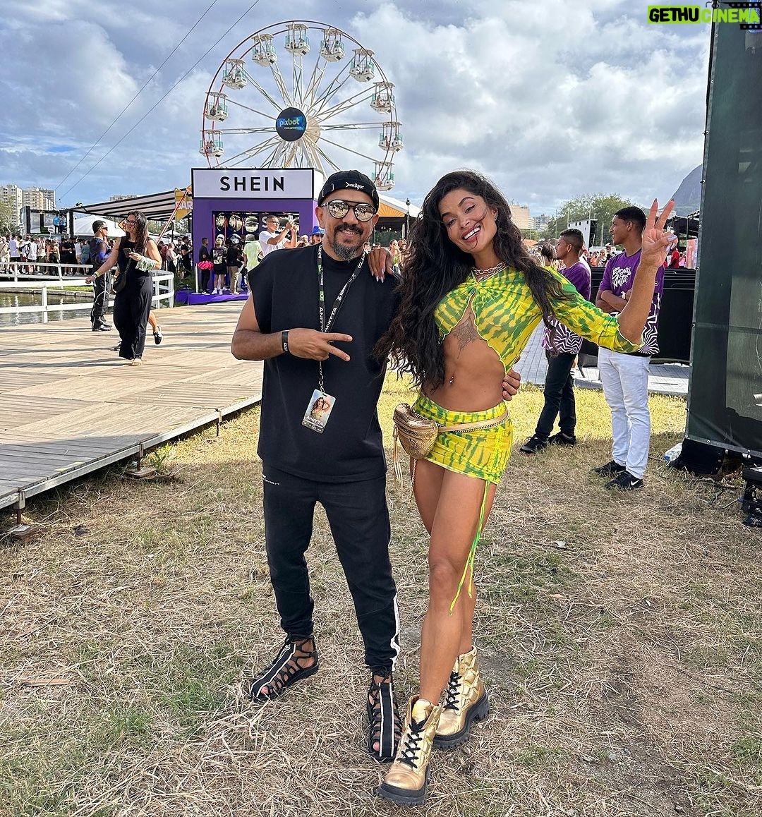 Aline Campos Instagram - Fim de tarde de domingo no RJ com meu amor, amigos, job e @ensaiosdaanitta 🔥 💜 Rio de Janeiro, Rio de Janeiro