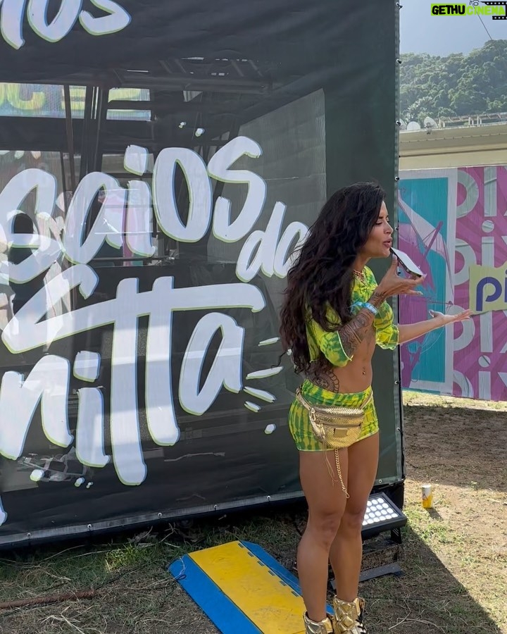 Aline Campos Instagram - Fim de tarde de domingo no RJ com meu amor, amigos, job e @ensaiosdaanitta 🔥 💜 Rio de Janeiro, Rio de Janeiro