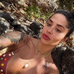 Aline Campos Instagram - A praia do Sancho nos proporciona um acesso diferenciado ao nosso universo interno, que nos conecta com a paz, abundância, unidade, nos fazendo enxergar facilmente Deus dentro e fora de todas as coisas 💜🌻 Já viveu essa experiência com entrega no Sancho? Praia Do Sancho - Fernando De Noronha