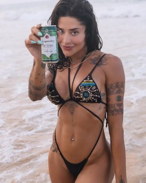 Aline Campos Instagram - Tudo mais que perfeito por aqui! ☀️
@tanqueraybr
#VivaOMagnifico 

*ad #BebaComModeração

Não compartilhe com menores de 18 anos. Aprecie com moderação.