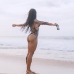 Aline Campos Instagram - Tudo mais que perfeito por aqui! ☀️ @tanqueraybr #VivaOMagnifico *ad #BebaComModeração Não compartilhe com menores de 18 anos. Aprecie com moderação. Fernando de Noronha