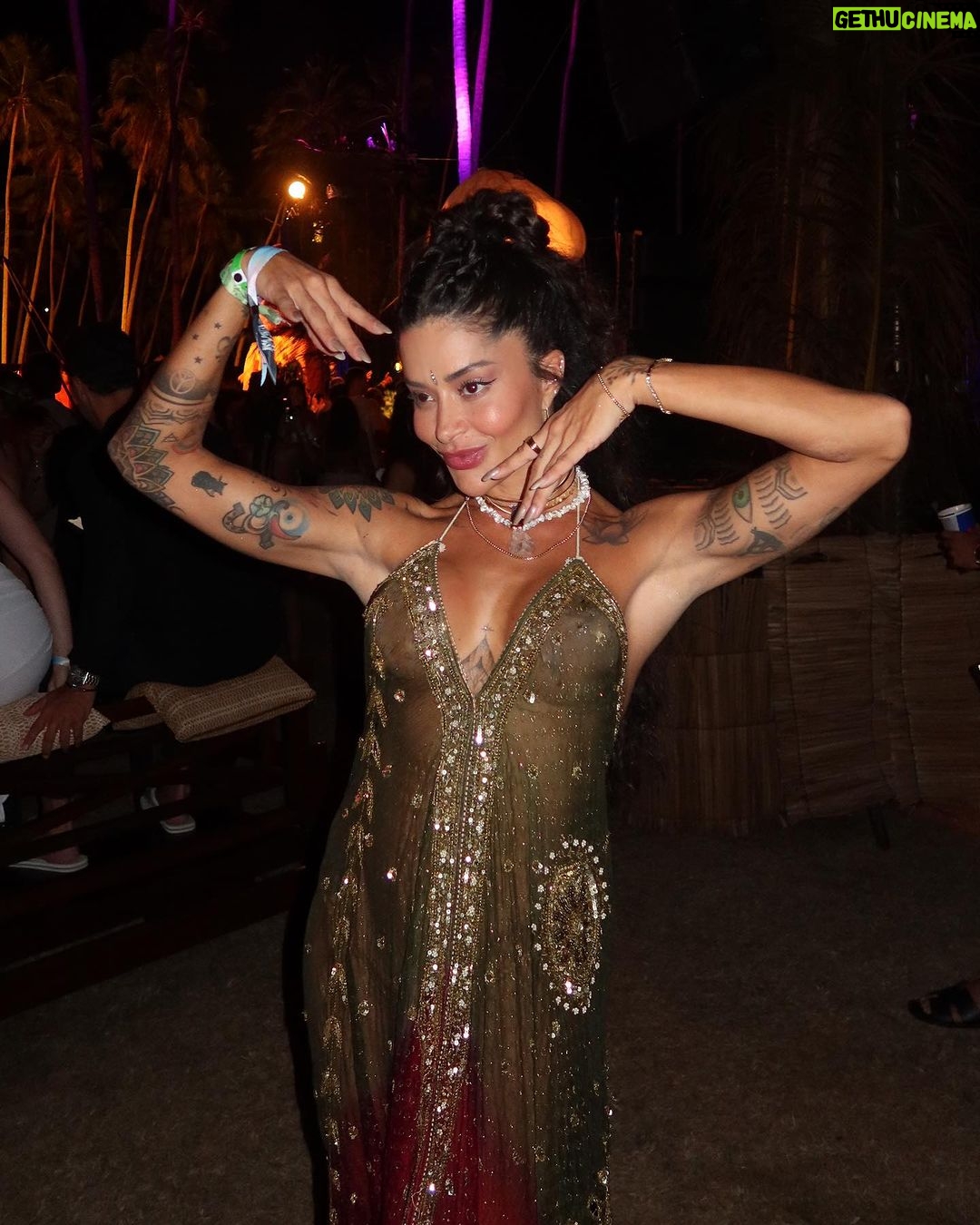 Aline Campos Instagram - 2024 começou com muito amor e luz por aqui! 🙏🏾 Melhor Reveillon da minha vida @reveillon.carneiros 🐏 Gratidão a todos que fizeram parte dessa energia linda!💜 Praia De Carneiros