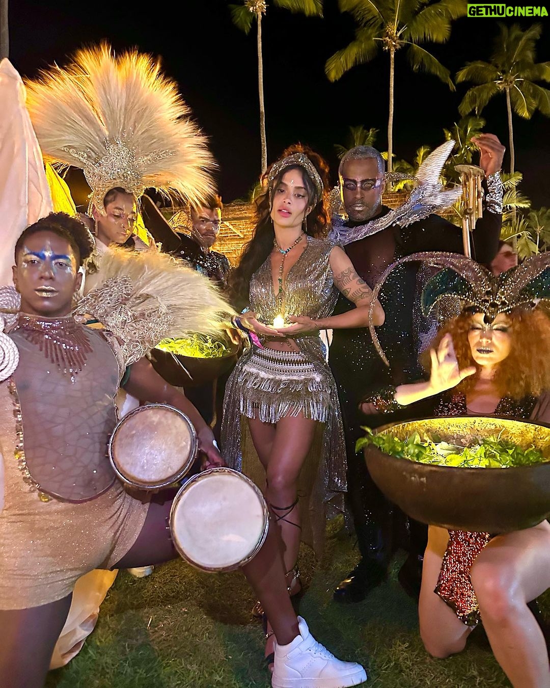 Aline Campos Instagram - 2024 começou com muito amor e luz por aqui! 🙏🏾 Melhor Reveillon da minha vida @reveillon.carneiros 🐏 Gratidão a todos que fizeram parte dessa energia linda!💜 Praia De Carneiros