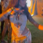 Aline Campos Instagram - Não podia estar finalizando esse ciclo melhor!! @reveillon.carneiros 🖤 Experiência mágica 🪄 Gratidão por tudo 2023🙏🏾✨ Praia De Carneiros