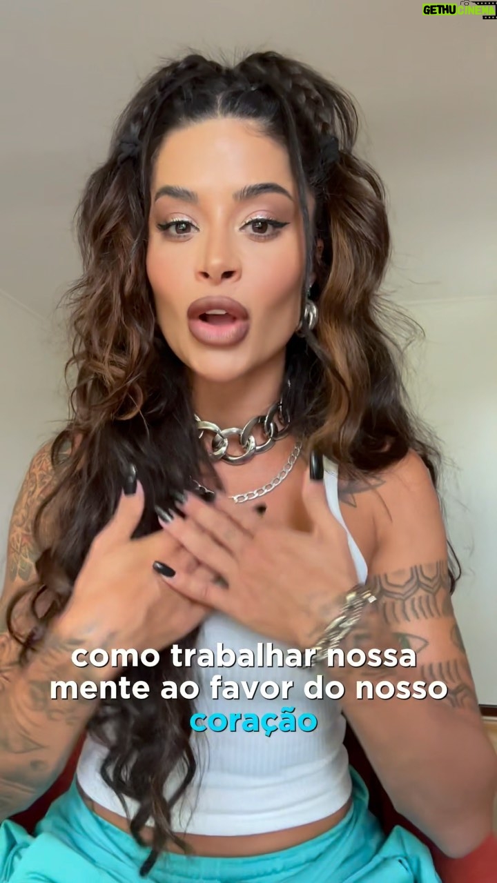 Aline Campos Instagram - Sintam com o 💜. Se for preciso ouçam de novo🌷