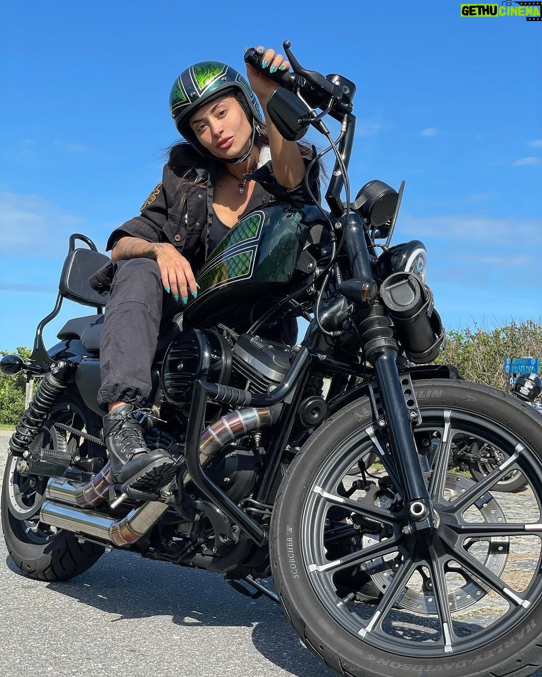 Aline Campos Instagram - Algum chute de qual será minha próxima bebezinha de duas rodas? 🏍️🔥 Rio de Janeiro, Rio de Janeiro
