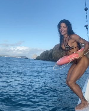 Aline Campos Instagram - Noronha e sua magia✨
Se vc sonha em ir, acredite nisso com força, pq vc vai materializar essa viagem única! Mas precisa acreditar de verdade e escolher vibrar sempre no AMOR. Assim vai ser mais fácil Noronha te escolher 🌺🦋

.
📸 @pedrinhodenoronha 🤎