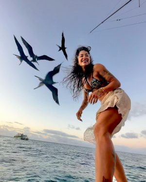 Aline Campos Instagram - Noronha e sua magia✨
Se vc sonha em ir, acredite nisso com força, pq vc vai materializar essa viagem única! Mas precisa acreditar de verdade e escolher vibrar sempre no AMOR. Assim vai ser mais fácil Noronha te escolher 🌺🦋

.
📸 @pedrinhodenoronha 🤎
