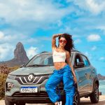 Aline Campos Instagram - Noronha e carro 100% elétrico tem tudo a ver✨ Meus dias pela ilha foram de energia limpa, graças a @renaultbrasil 👏🏾 Com robustez de SUV e altura do solo de 16,6cm, o Kwid E-tech 100% me proporcionou uma experiência única!! 🚙 Fora que em vários pontos da Ilha tinham ecopostos pra carregar quando quisesse, apesar de que só foi necessário uma carga pra eu ficar todos os dias da minha viagem!!🤩 #noronhacarbonozero Fernando de Noronha