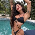 Aline Campos Instagram - O dia hj foi e ta sendo de tantas reflexões e aprendizados lindossss, que o impulso era postar mais uma reflexão por aqui..😅 Mas pra equilibrar o feed, vamos desse carrossel feliz, do meu primeiro momento na piscina nova, depois que os pedreiros maravilhosos do #AlineReforma finalizaram o expediente 😅💜🦋 A obra por aqui ainda n ta pronta, mas eu invadi msm assim😜
