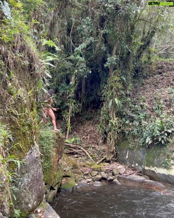 Aline Campos Instagram - no meu habitat natural 🌳 Sexta-feira 13 com energia de renovação por aqui✨🦋 #ViscondeDeMaua Cachoeira Das Antas