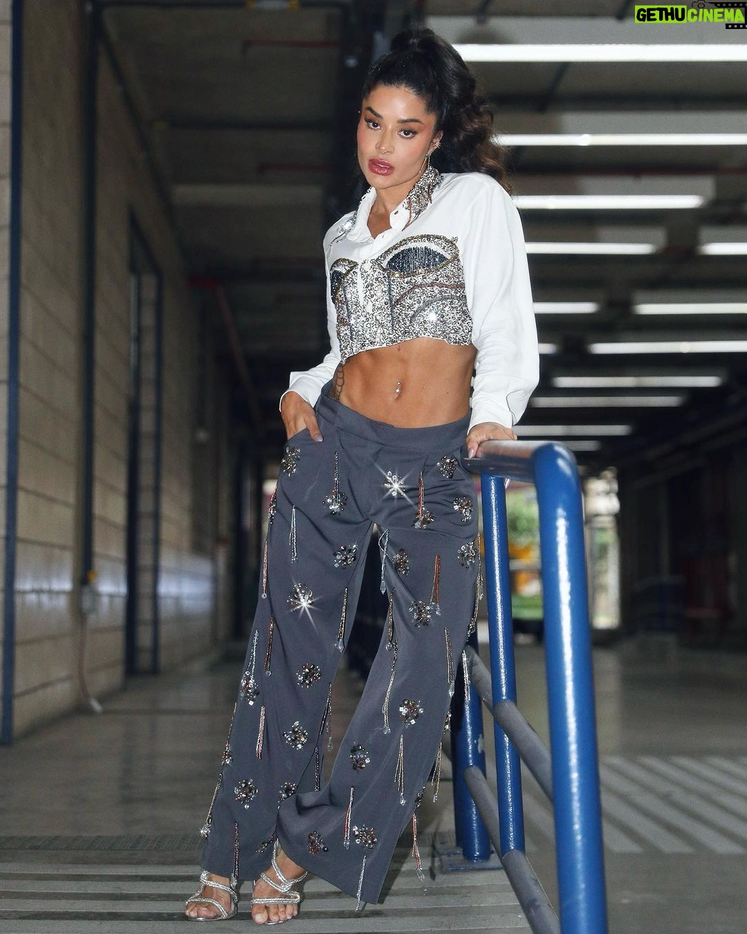 Aline Campos Instagram - meu look do Domingão ✨ @hishastore