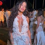 Aline Campos Instagram – Pensem num ano que já começou bem vivido, cheio de amor e luz!!🙏🏾✨🤍
Sou MUITO GRATA!!!! ✨
Feliz 2024, meus amores! Luz na vida de todos nós!!!
@reveillon.carneiros Praia De Carneiros