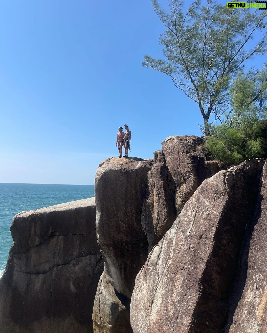 Aline Campos Instagram - Garopaba e toda sua natureza abundante e acolhedora 🩵🍃☀️ Mostrei o rolê perfeito de hj nos stories!! Só agradeço!🙏🏾 Praia do Ouvidor