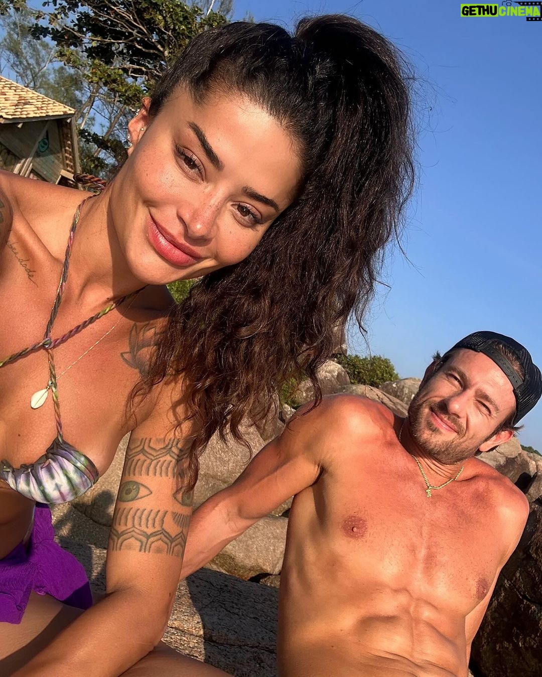 Aline Campos Instagram - Garopaba e toda sua natureza abundante e acolhedora 🩵🍃☀️ Mostrei o rolê perfeito de hj nos stories!! Só agradeço!🙏🏾 Praia do Ouvidor