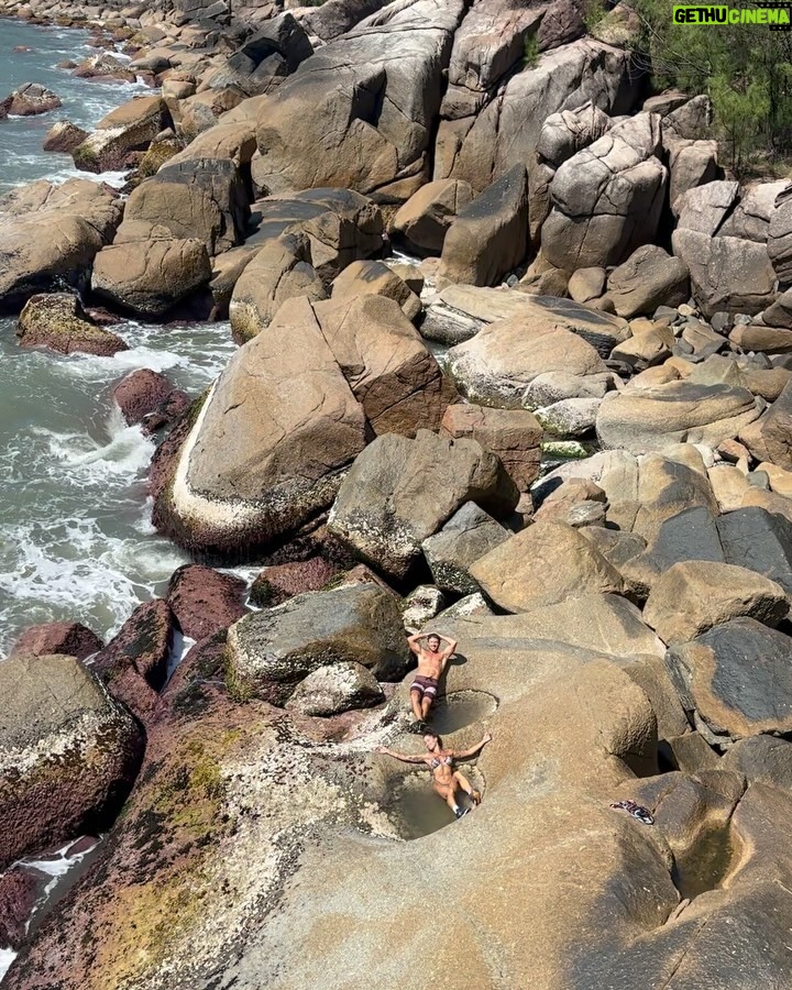 Aline Campos Instagram - Garopaba e toda sua natureza abundante e acolhedora 🩵🍃☀️ Mostrei o rolê perfeito de hj nos stories!! Só agradeço!🙏🏾 Praia do Ouvidor
