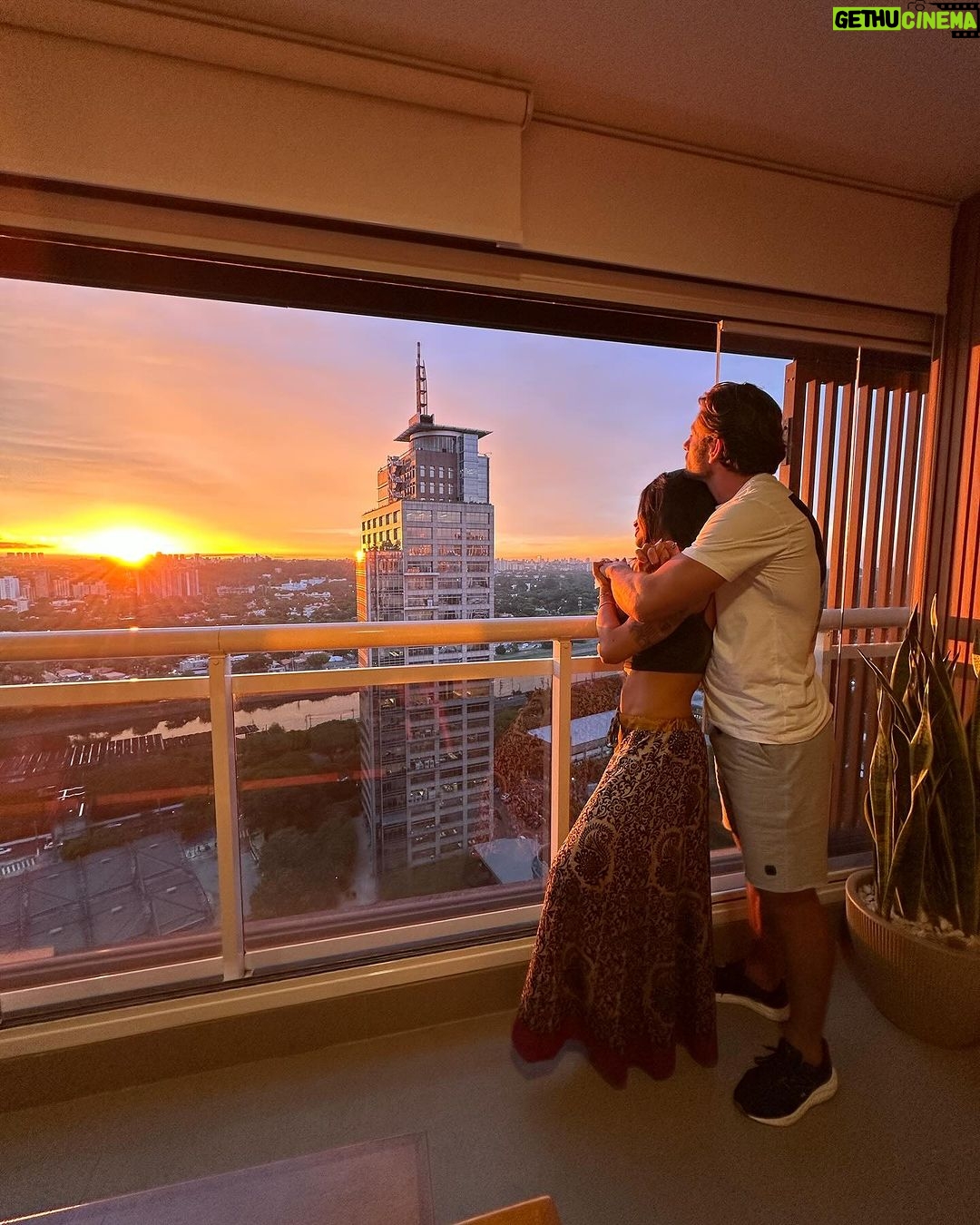 Aline Campos Instagram - Últimos dias até hj 💜🩵 Viver uma vida alinhada é bom demais 🙏🏾 Tudo flui!!! 🍃 Praia Brava - Itajaí/SC