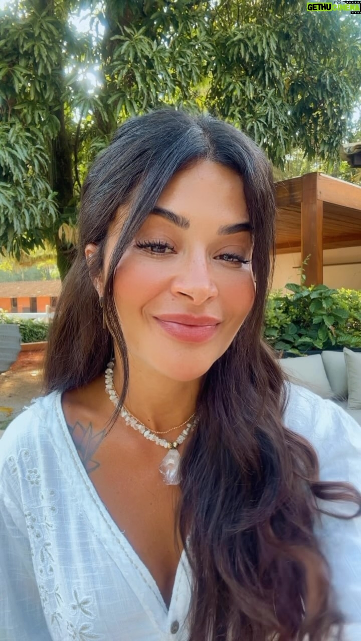 Aline Campos Instagram - E pq não?! 💜 Ouça c o coração. Se precisar, ouça novamente🌻 Rio de Janeiro, Rio de Janeiro